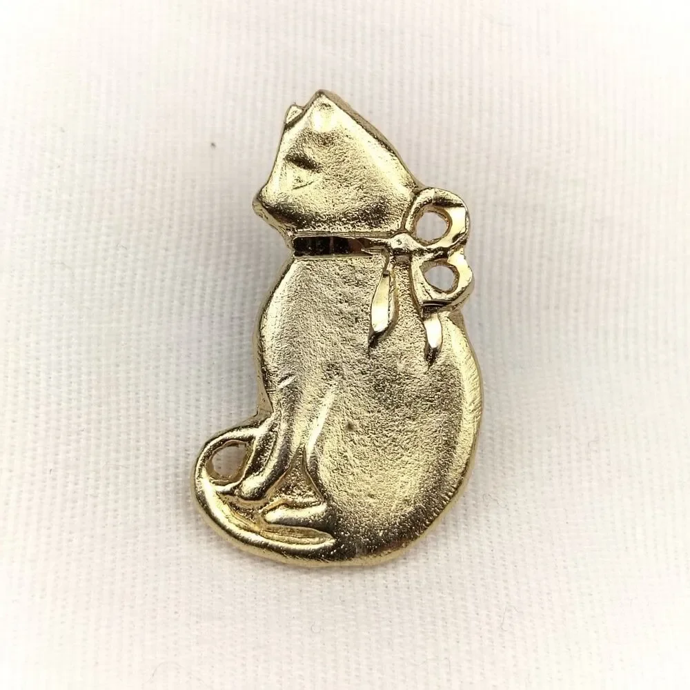 Gold Brooch Pin Animal Lover Sitting Cat Design Cute Charming